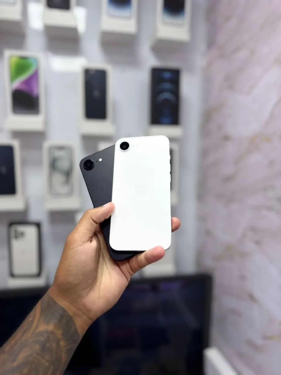 IPHONE 16e 256GB<br>R$ 3.499,00 MUITO LINDO - Foto 3