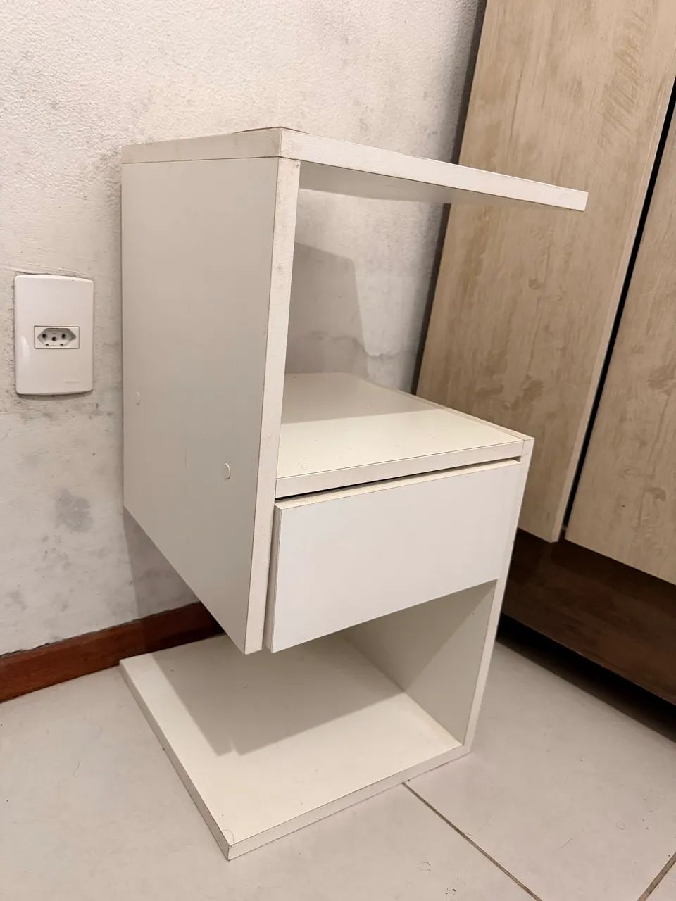Criado Mudo/Mesa de cabeceira branco com gaveta 
