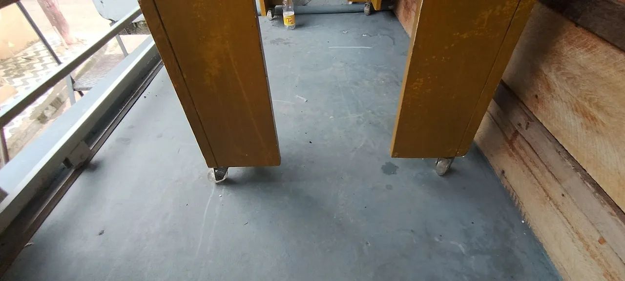 Mesa de madeira maciça  - Foto 3