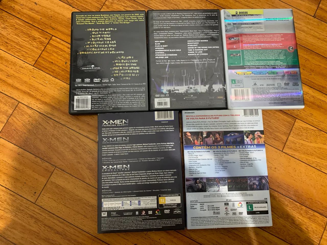 Coleção de DVDs e CDs