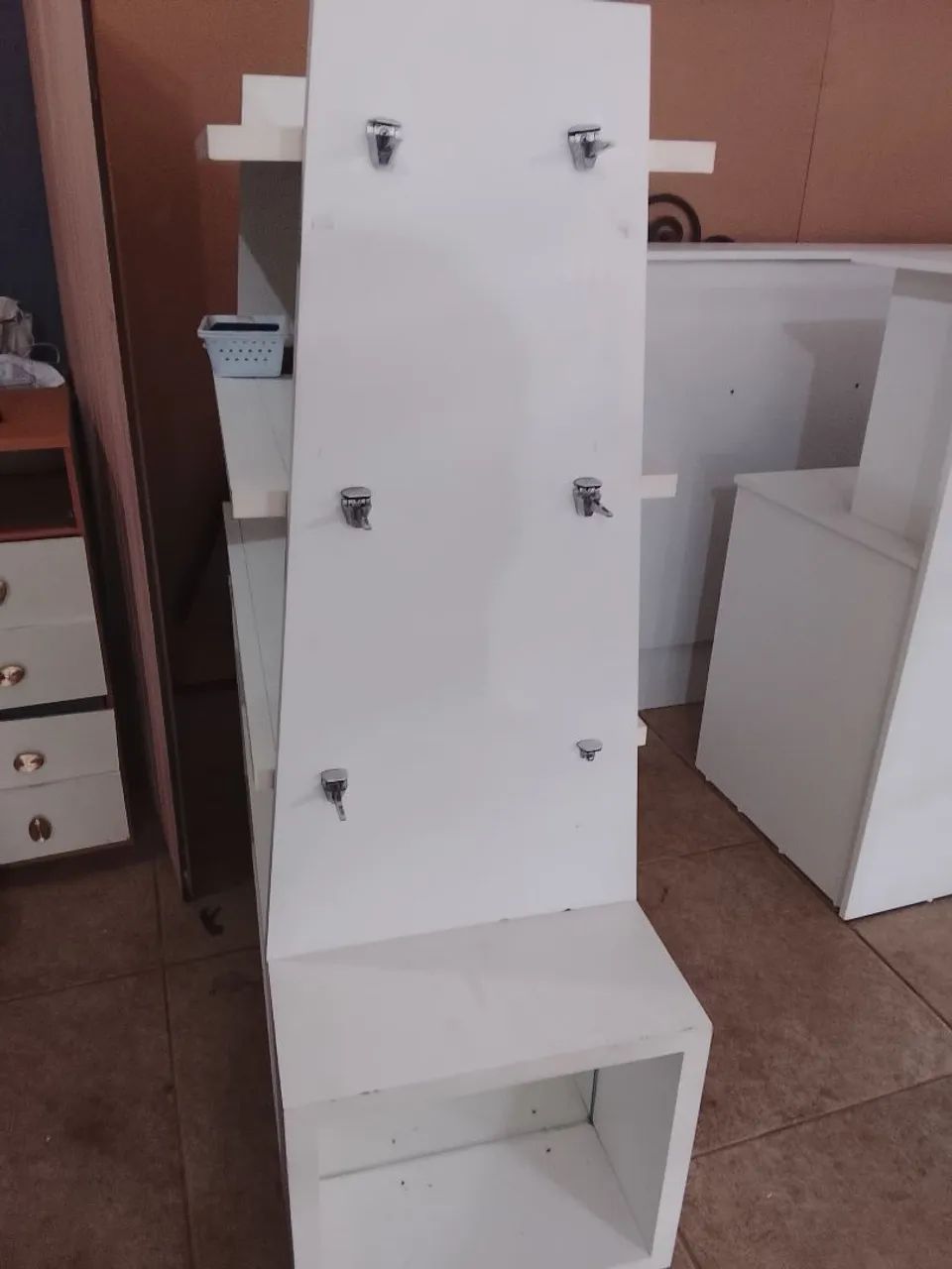 Ilha central para comercio em MDF,espelho e vidros laterais - Foto 2