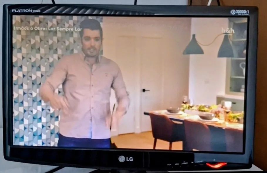 Monitor 20" LG Funcionando (Detalhe na tela) + Cabos - Foto 2