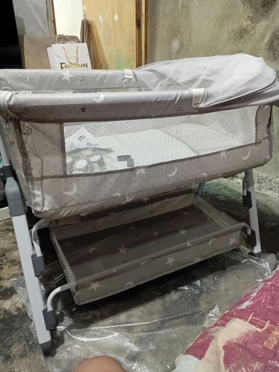 Berço Portátil com balanço e mosquiteiro 