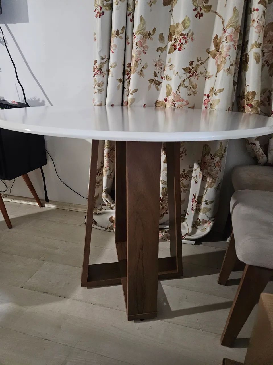 Mesa com 4 cadeiras  - Foto 3