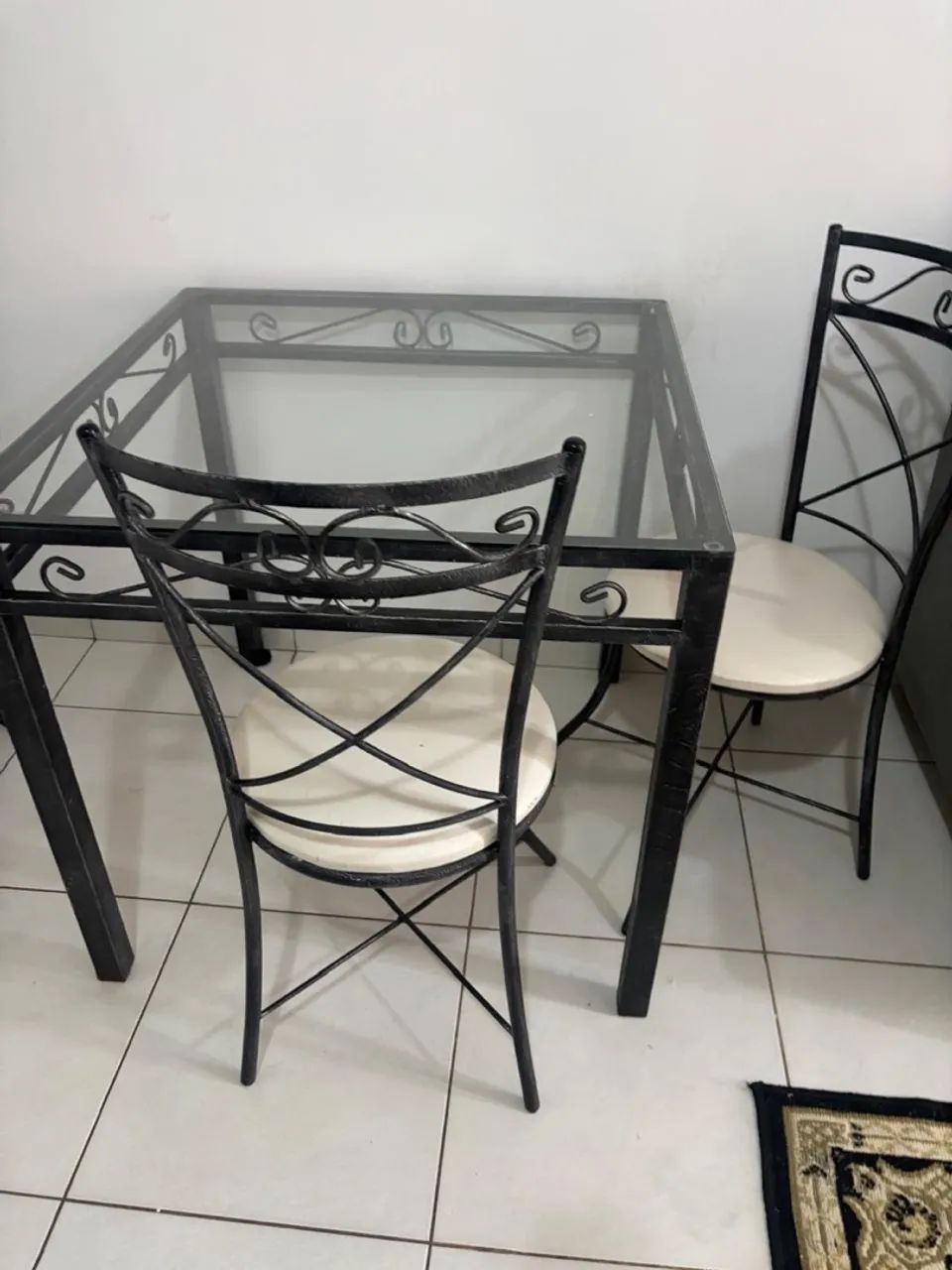 Conjunto de mesa com 4 cadeiras à venda! - Foto 4
