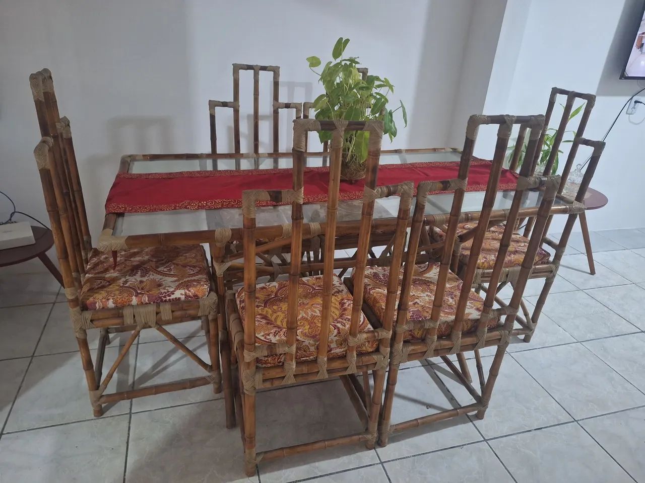 Mesa de bambu com vidro e 6 cadeiras de bambu - Foto 4