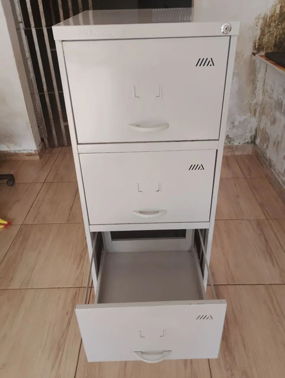 Armário de aço 4 gaveta 