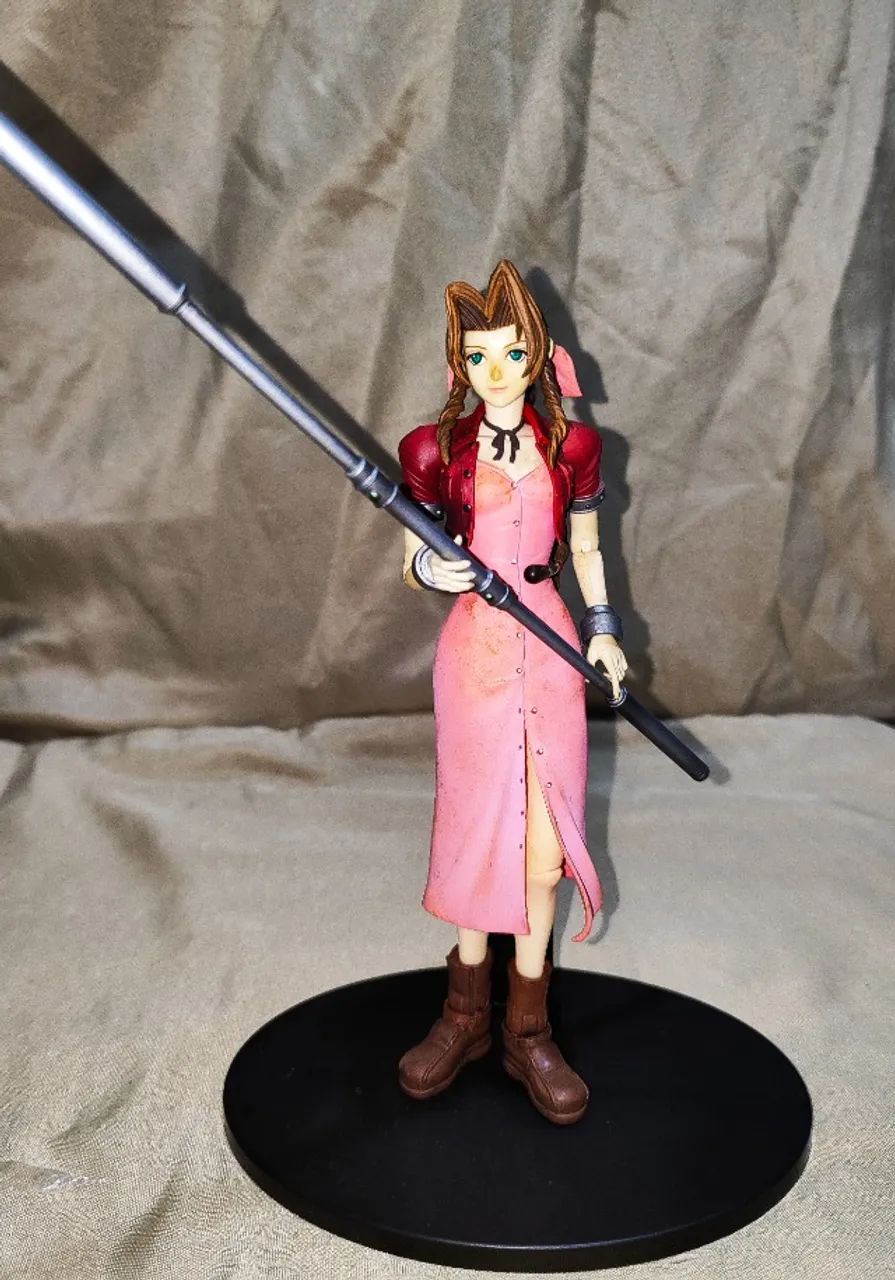 Play Arts Final Fantasy Vii 7 No 3 Aerith (clássico) - Hobbies e