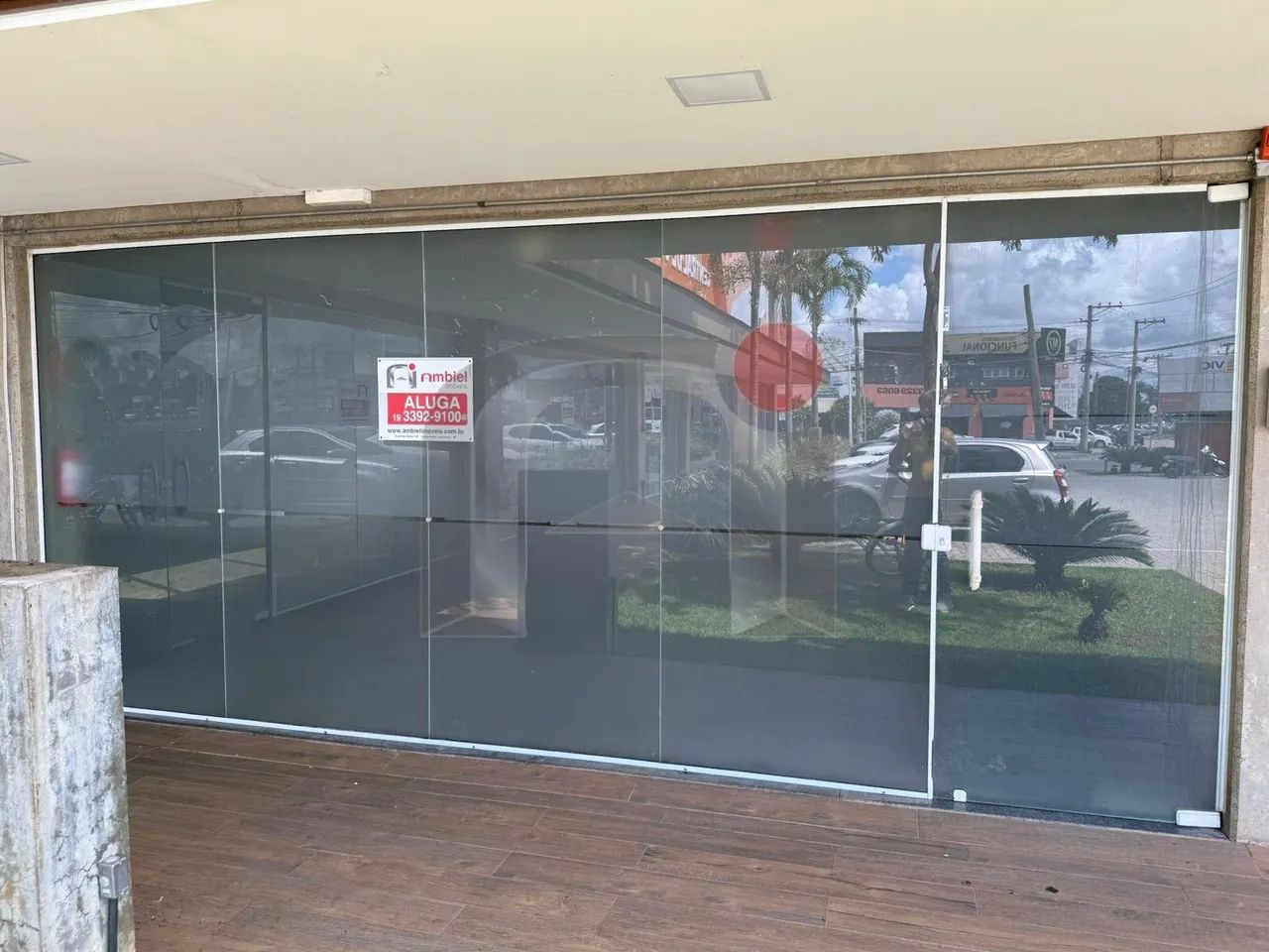 SALÃO DENTRO DE ÁREA COMERCIAL EM LOCALIZAÇÃO PRIVILEGIADA - Foto 3