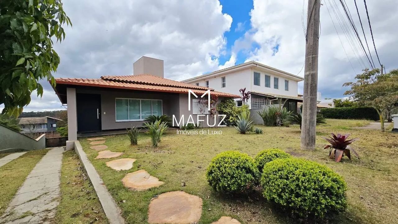 CASA COM 418M², GOURMET COM DECK, 4 QUARTOS E SALA AMPLA