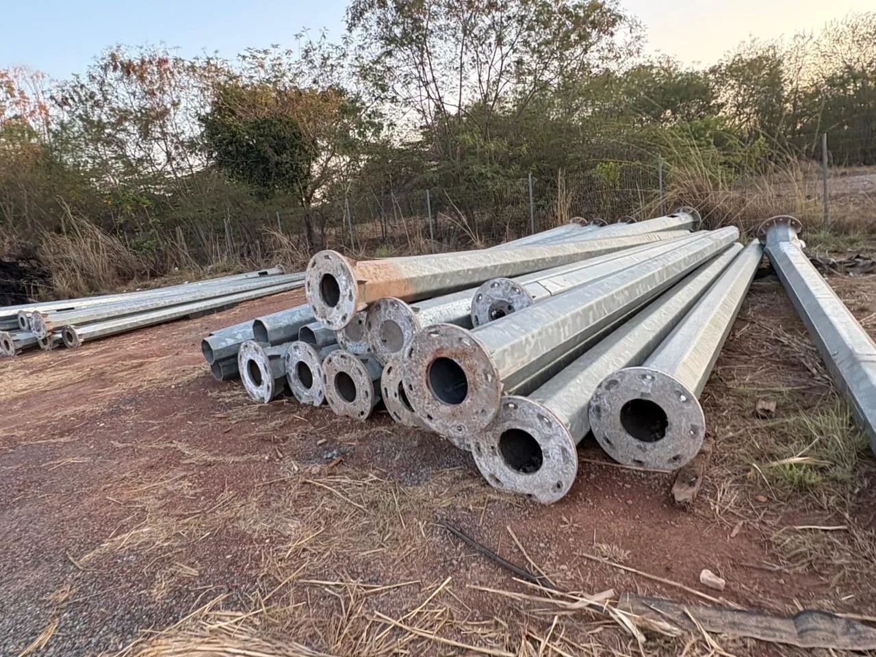 Postes de ferro galvanizado  - Foto 2