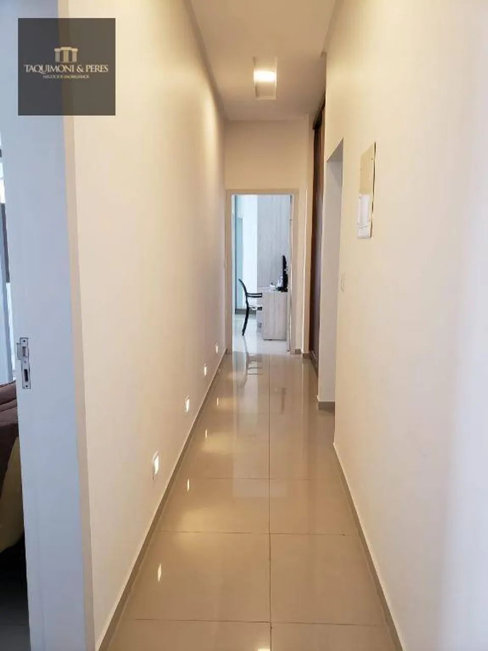 CASA COM 4 DORMITÓRIOS COM LOTE DE 735 MT PORTEIRA FECHADA - Foto 2