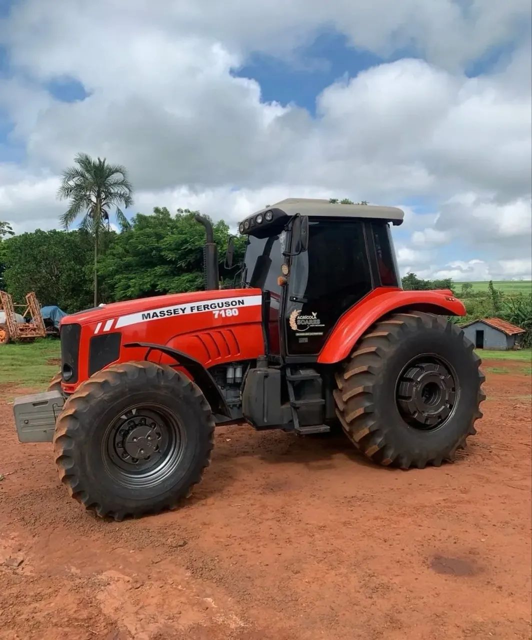 TRATOR AGRÍCOLA 