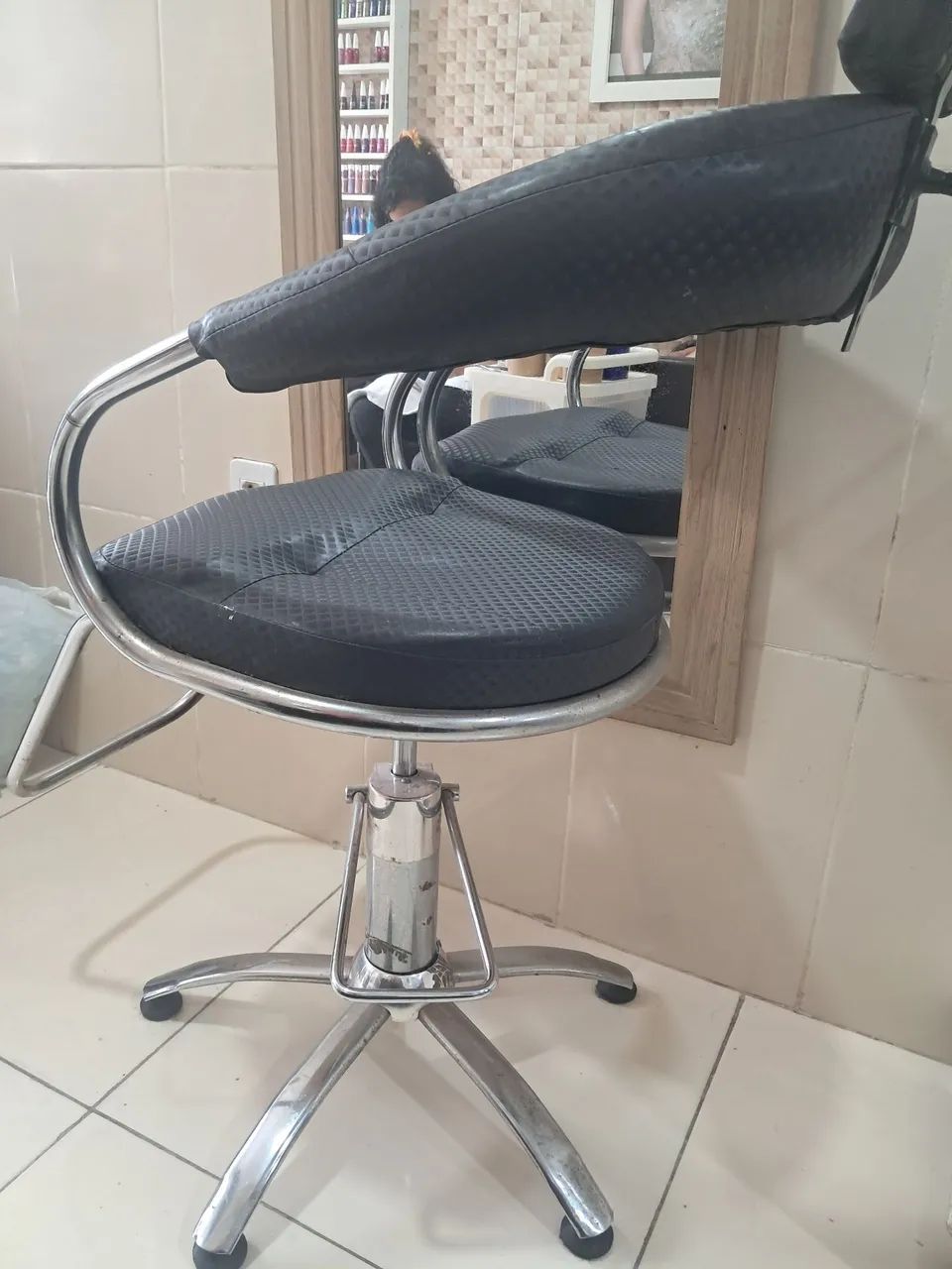 Cadeira de salão em ótimo estado  - Foto 2