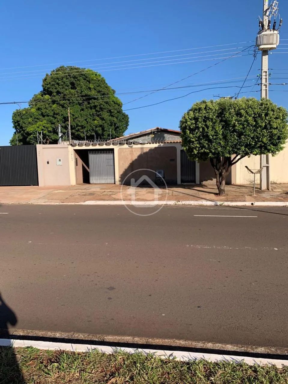 CASA COM 04 DORMITÓRIOS