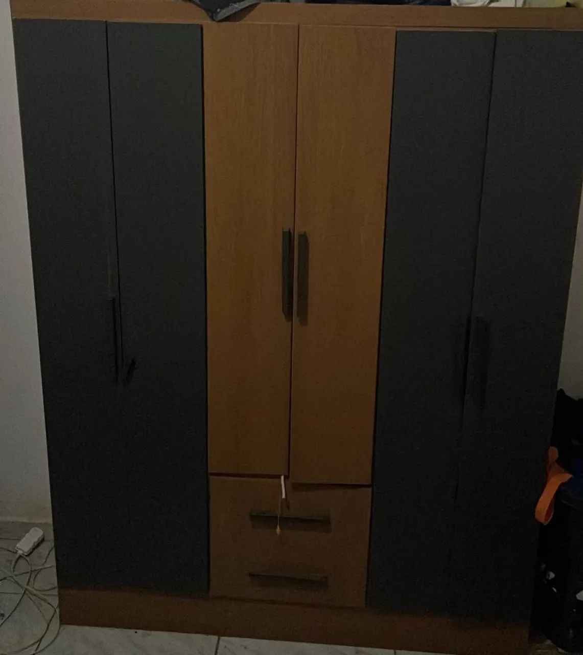 Vendo guarda roupa de 6 portas
