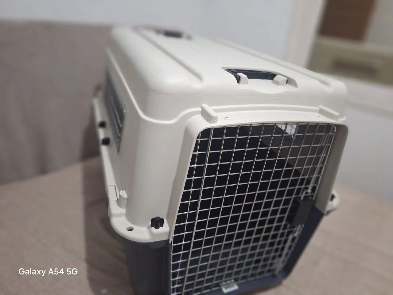 Caixa Padrão Internacional Transporte Aéreo Cães e Gatos ( Padrão IATA) - Como nova - Foto 6