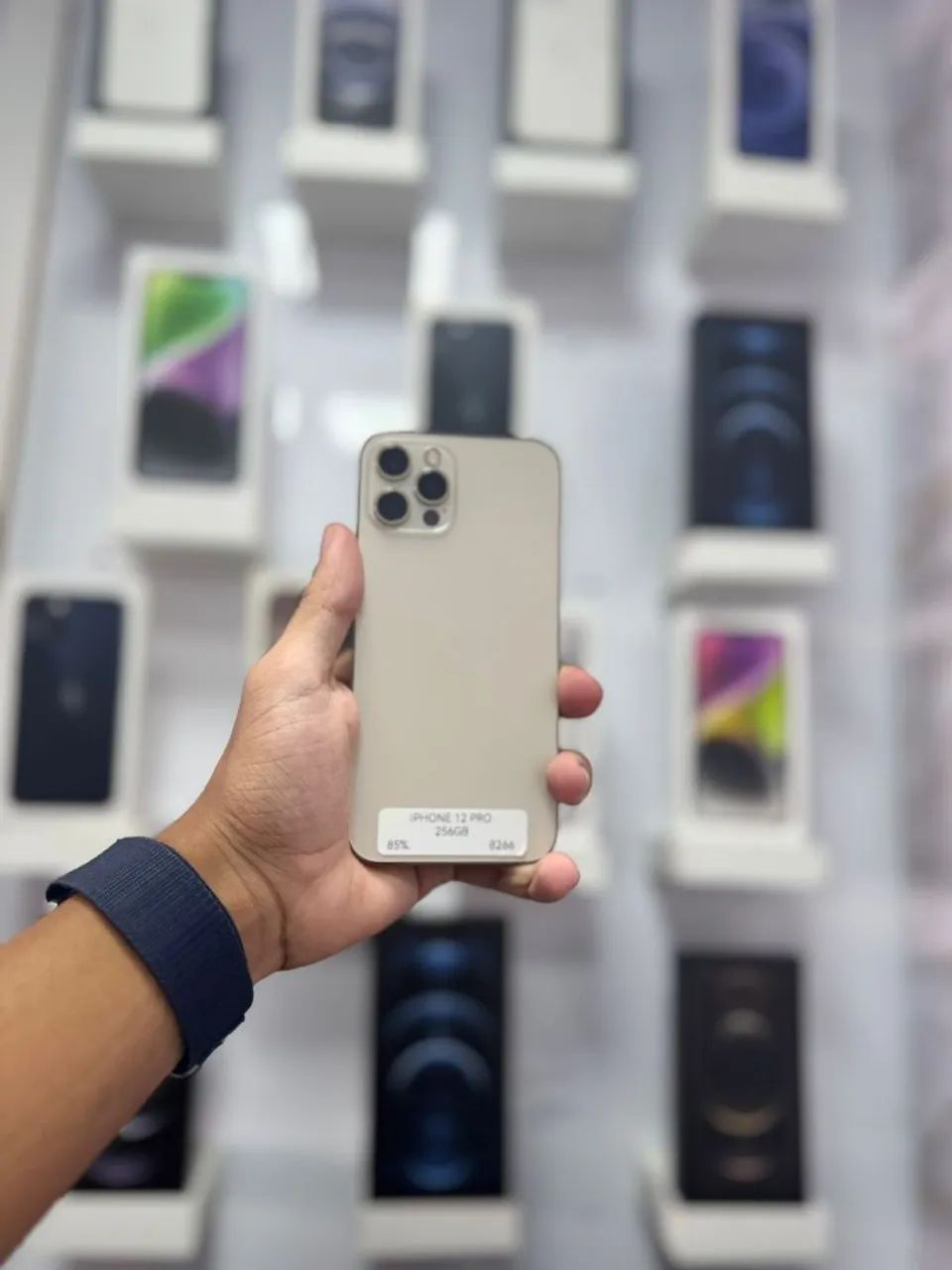 IPHONE 12 PRO 256GB<br>R$ 2.199,00 DOURADO - Celulares e
