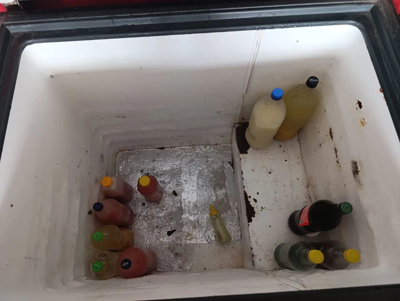 Vendo frizer e 2 jogos de mesa 