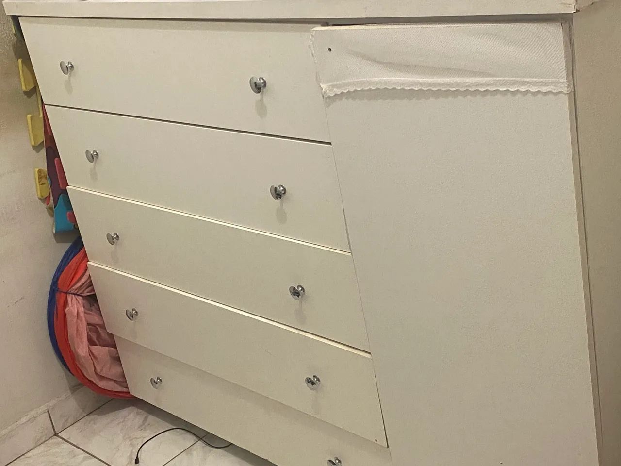 Cômoda em MDF semi nova bem conservada