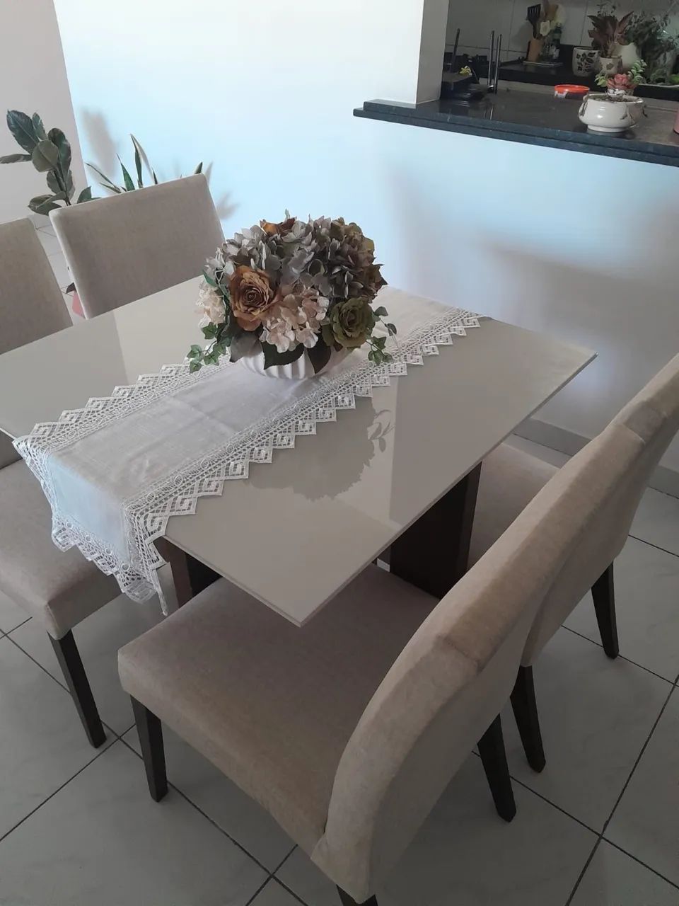 Mesa 4 cadeiras em madeira  - Foto 2