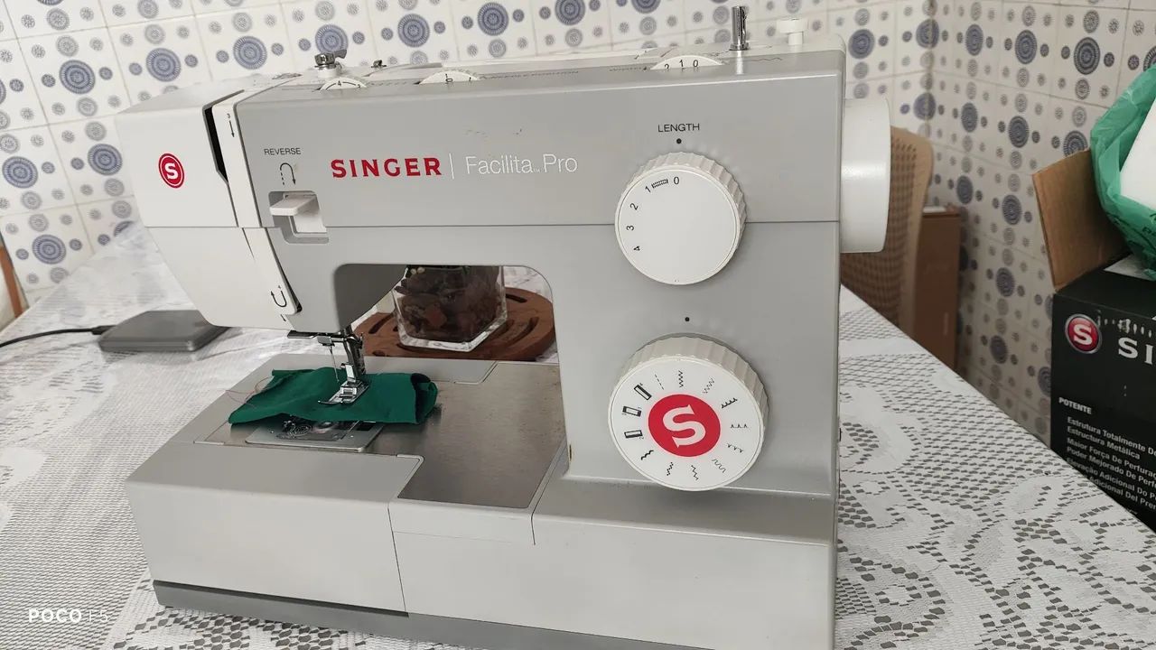 Máquina de costura Singer 