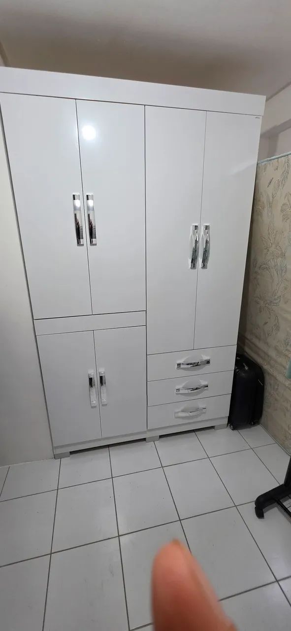 Guarda-roupa seminovo 6 portas