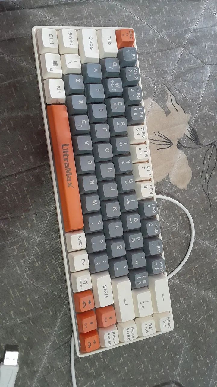TECLADO MECÂNICO 