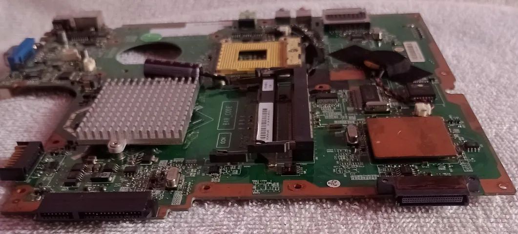 placa mãe notebook sti 1462. a placa não esta ligando