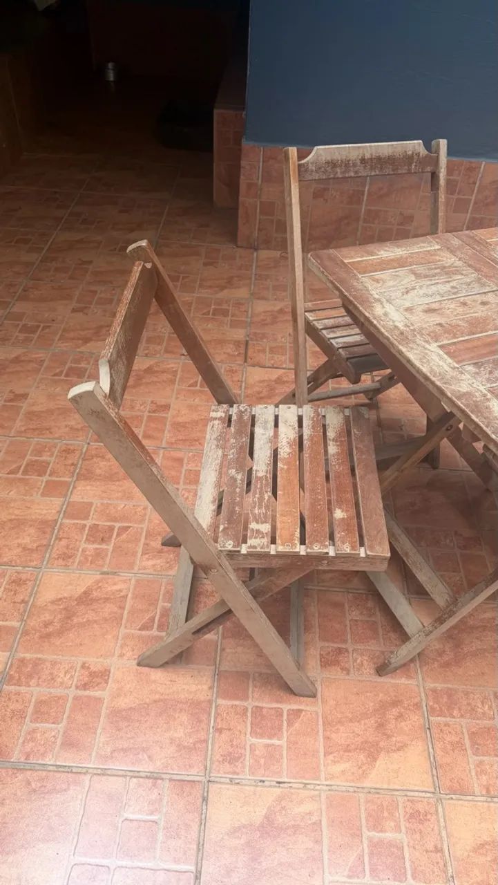 Conjunto de Mesa e Cadeiras Dobráveis de Madeira - Foto 2
