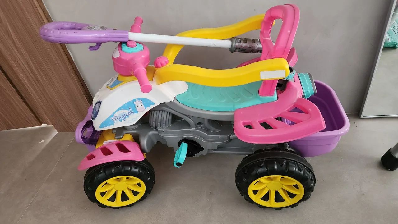 Carrinho quadriciclo bebê unicórnio