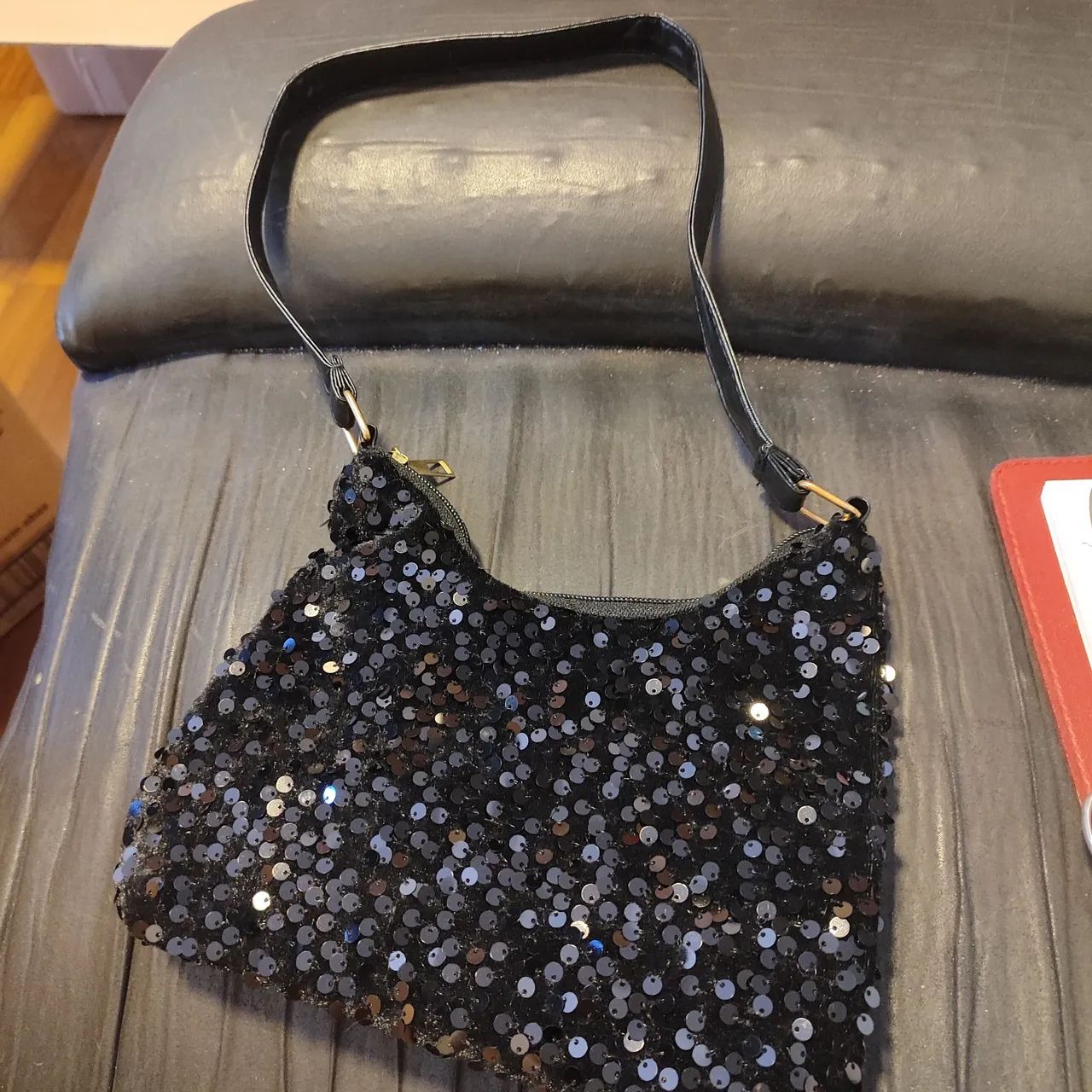 Bolsa de ombro com lantejoulas nova