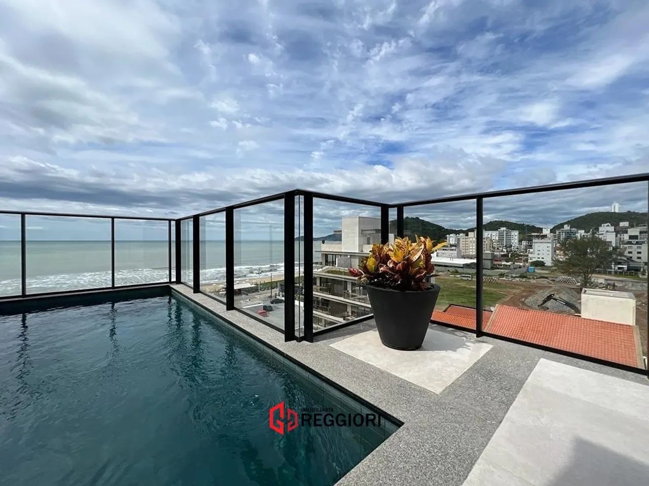 COBERTURA DUPLEX COM 3 SUÍTES PRAIA BRAVA ITAJAÍ