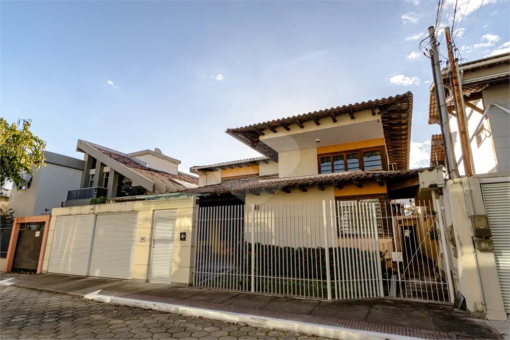 Casa com 5 quartos à venda em Mata da praia - ES