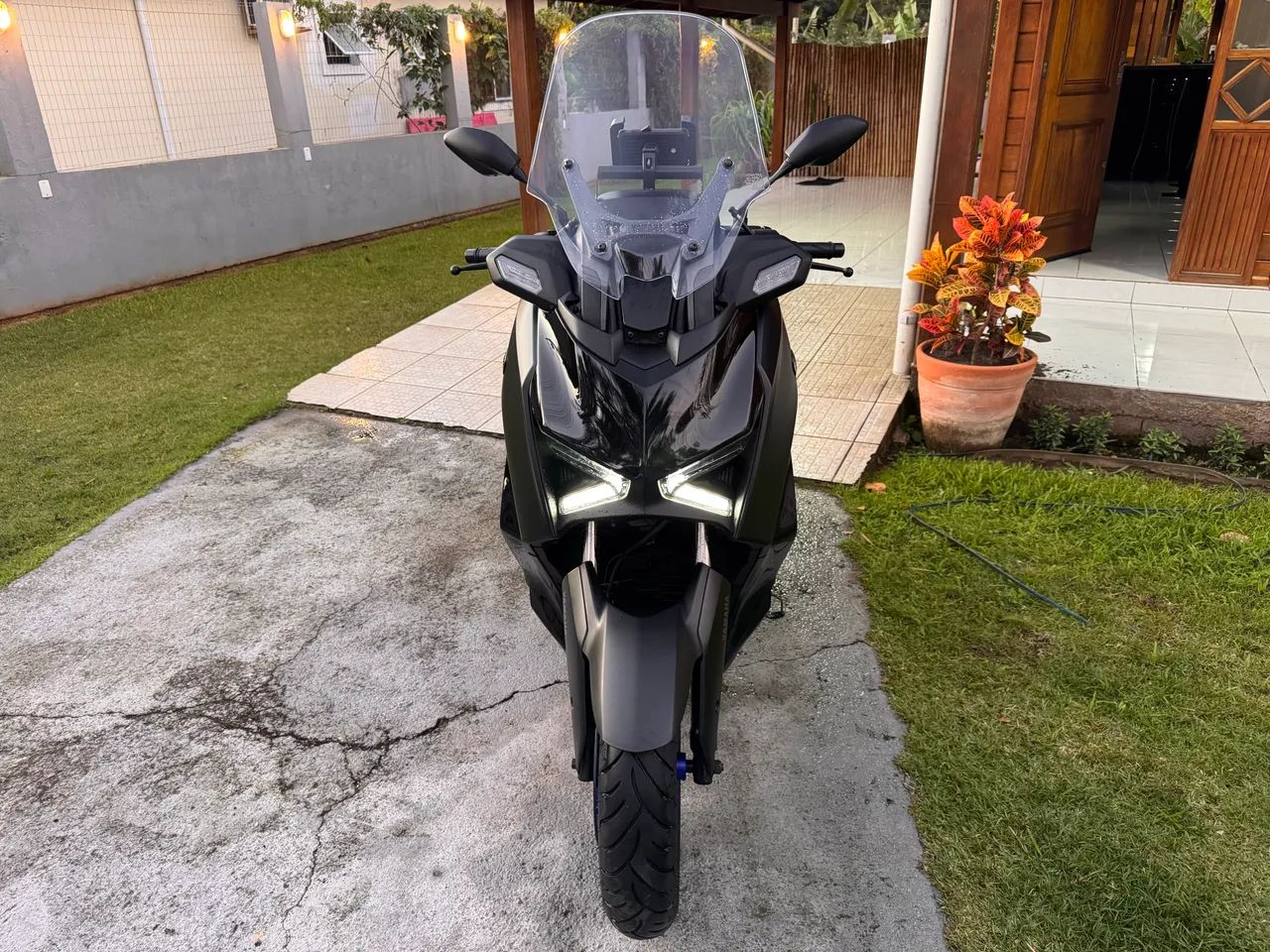 Vendo Xmaxx 300 baixa KM - Foto 2