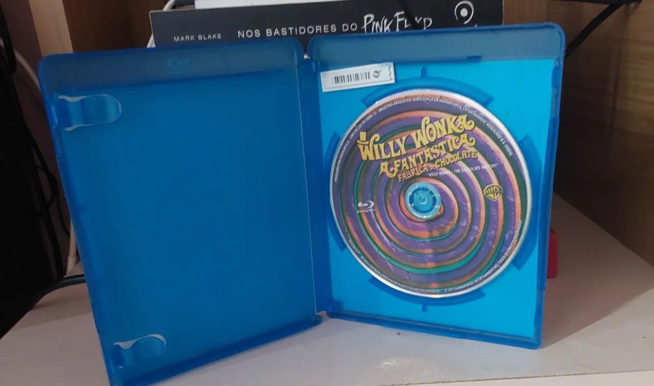 Blu-Ray Willy Wonka A Fantástica Fábrica de Chocolate- Clássico de 1971- Original  - Foto 3