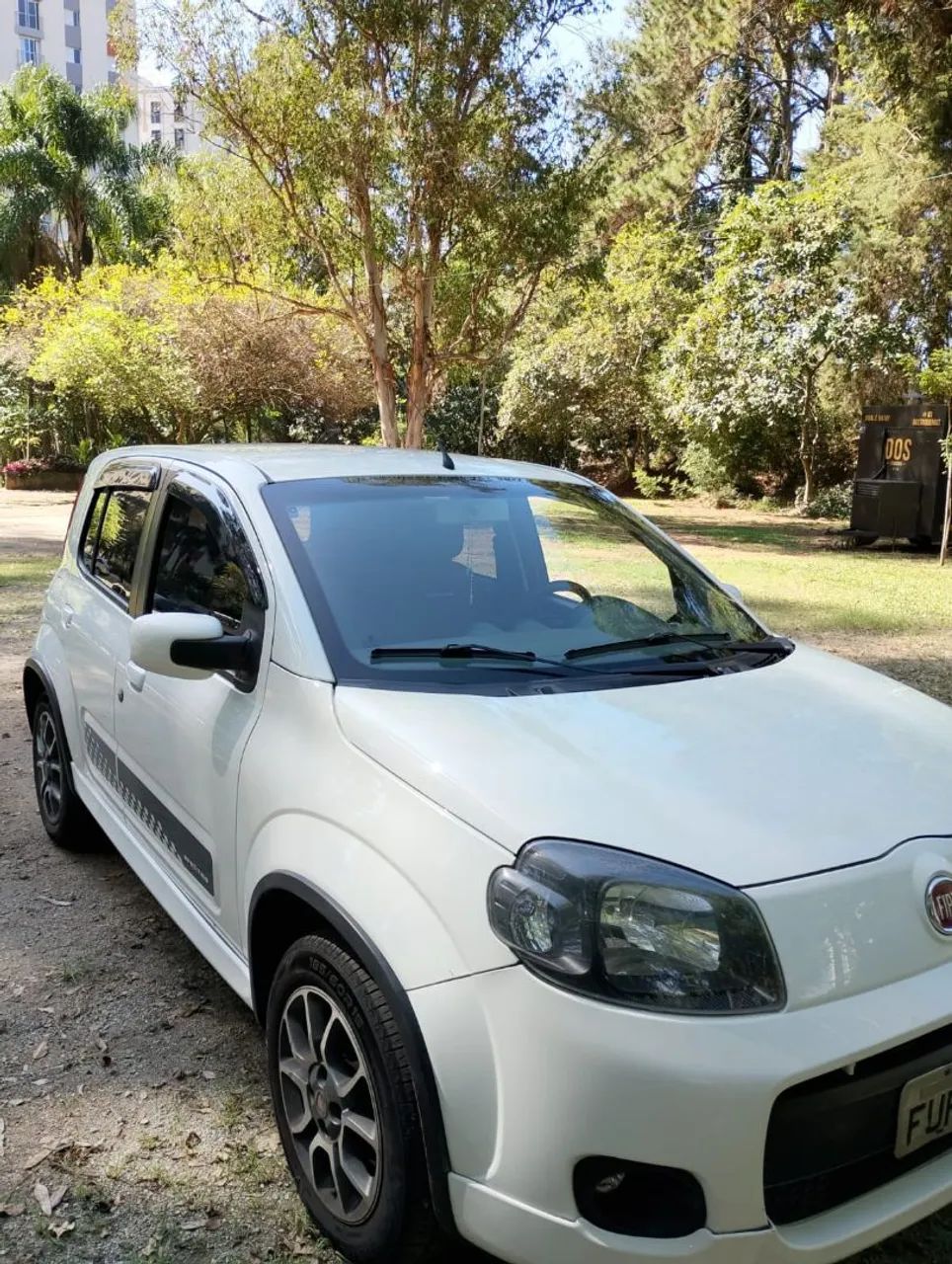 Fiat Uno Sporting 1.4 EVO Fire Flex 8V 4P 2014 - Foto 4
