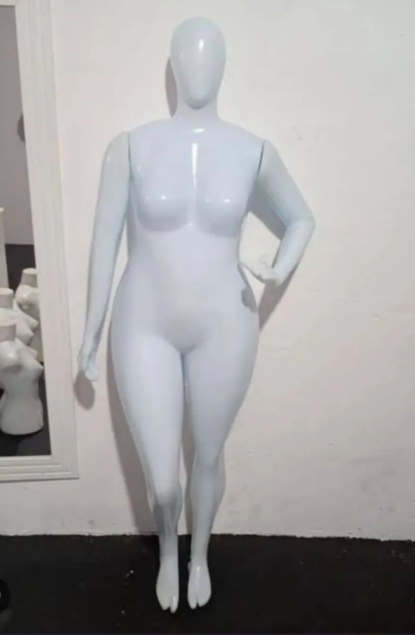 Vende-se Manequim plus size