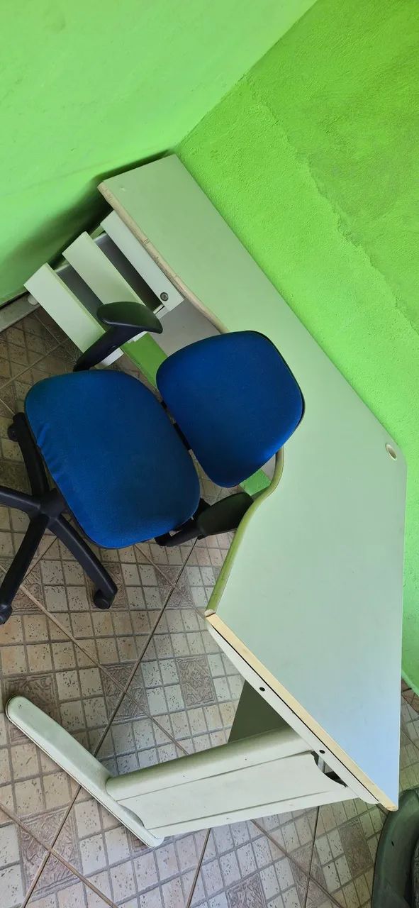 Mesa de  escritório + Cadeira Giratória 