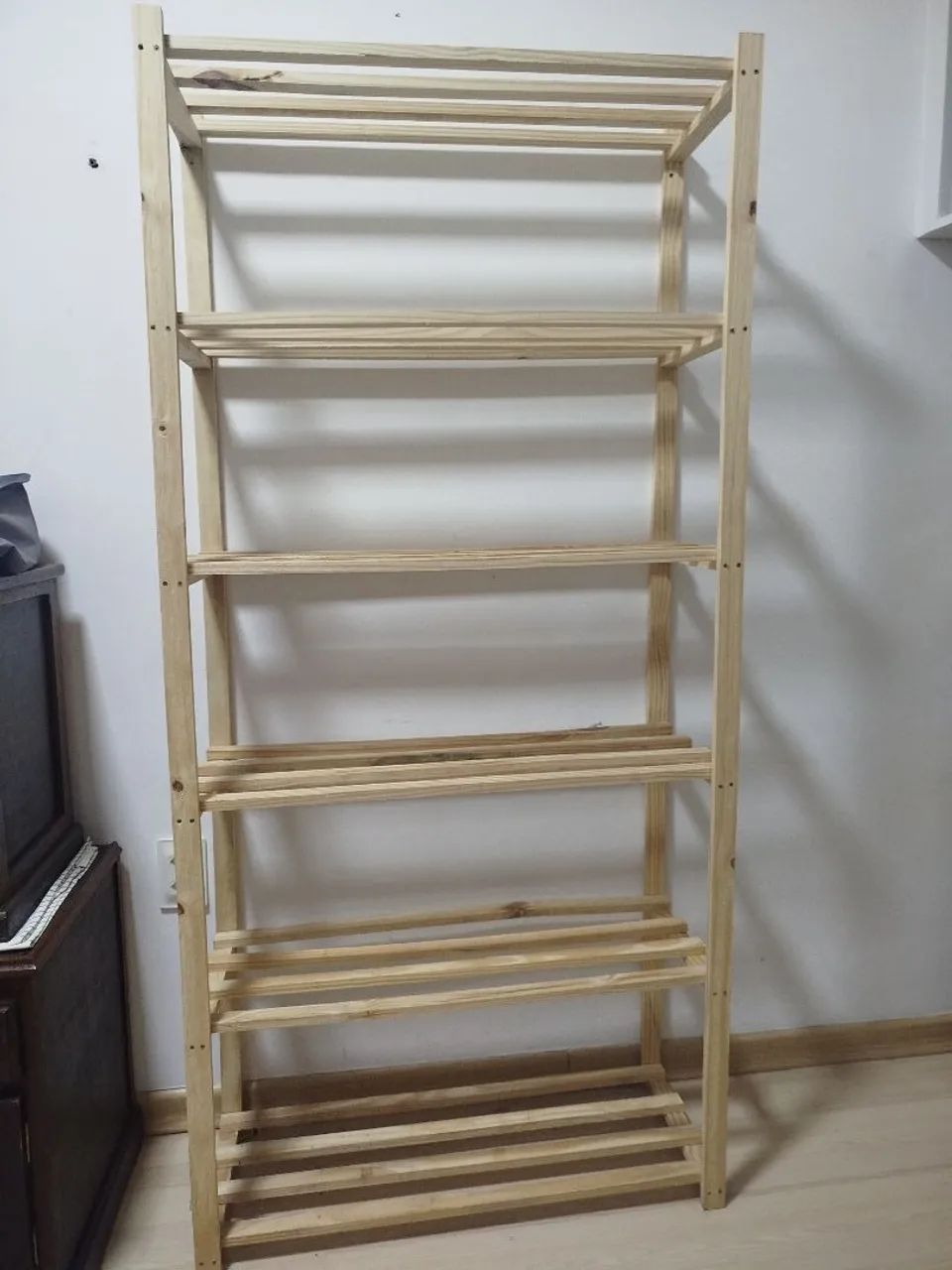 Estante de pinus