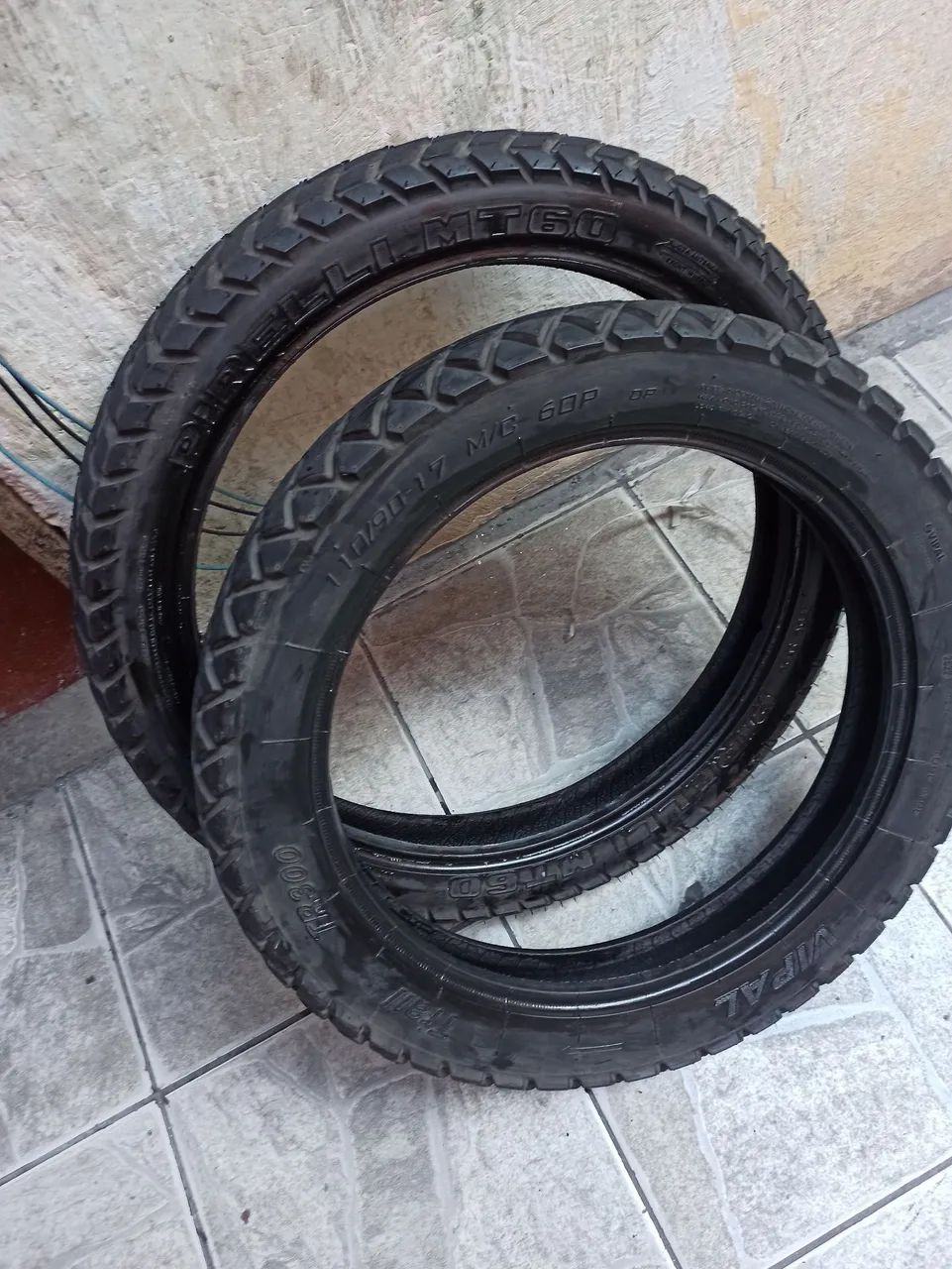 Vendo par de pneu