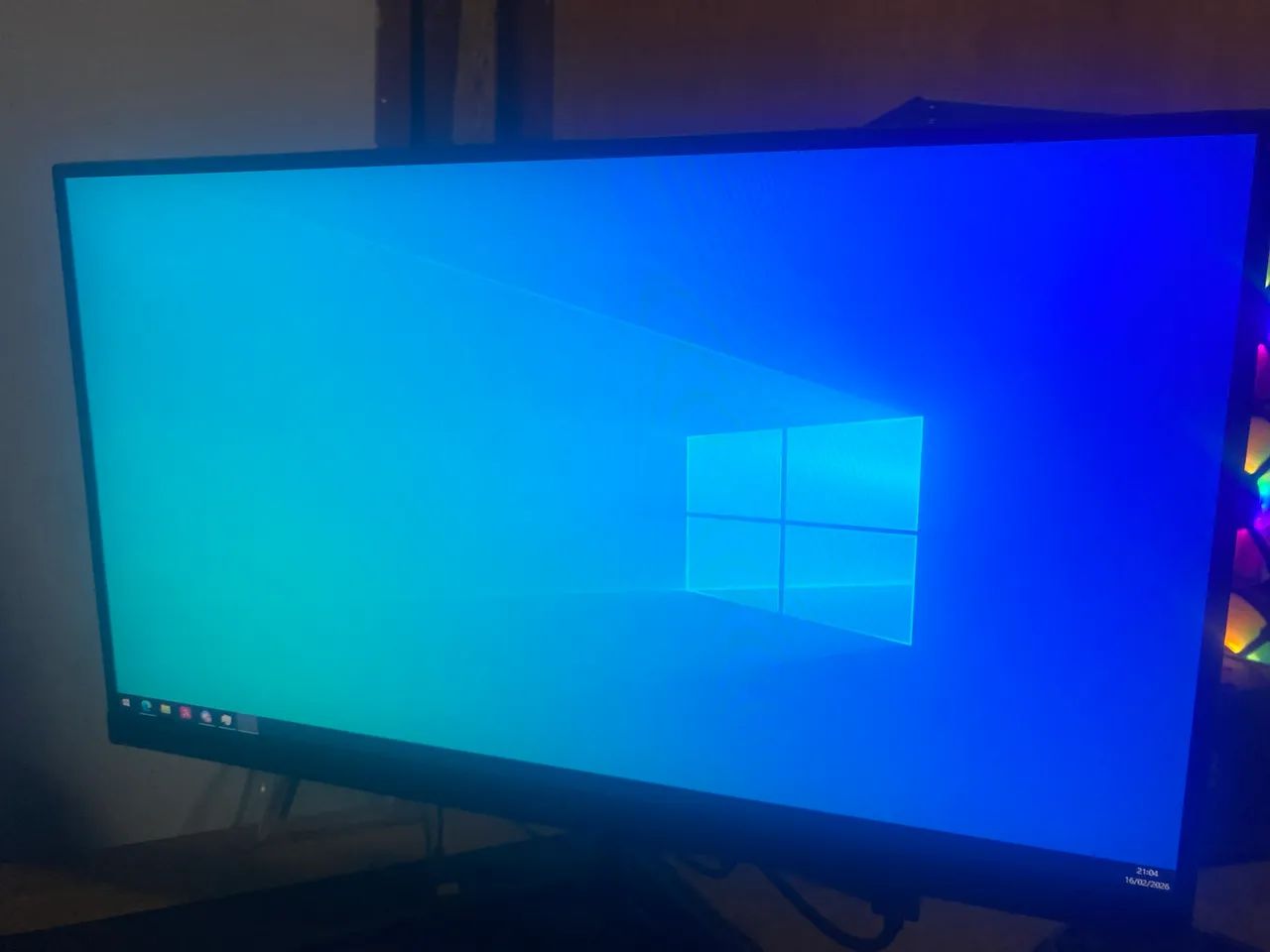 MONITOR 22 POLEGADAS GAMER 75hz COM CABO HDMI E BATERIA DO MONITOR