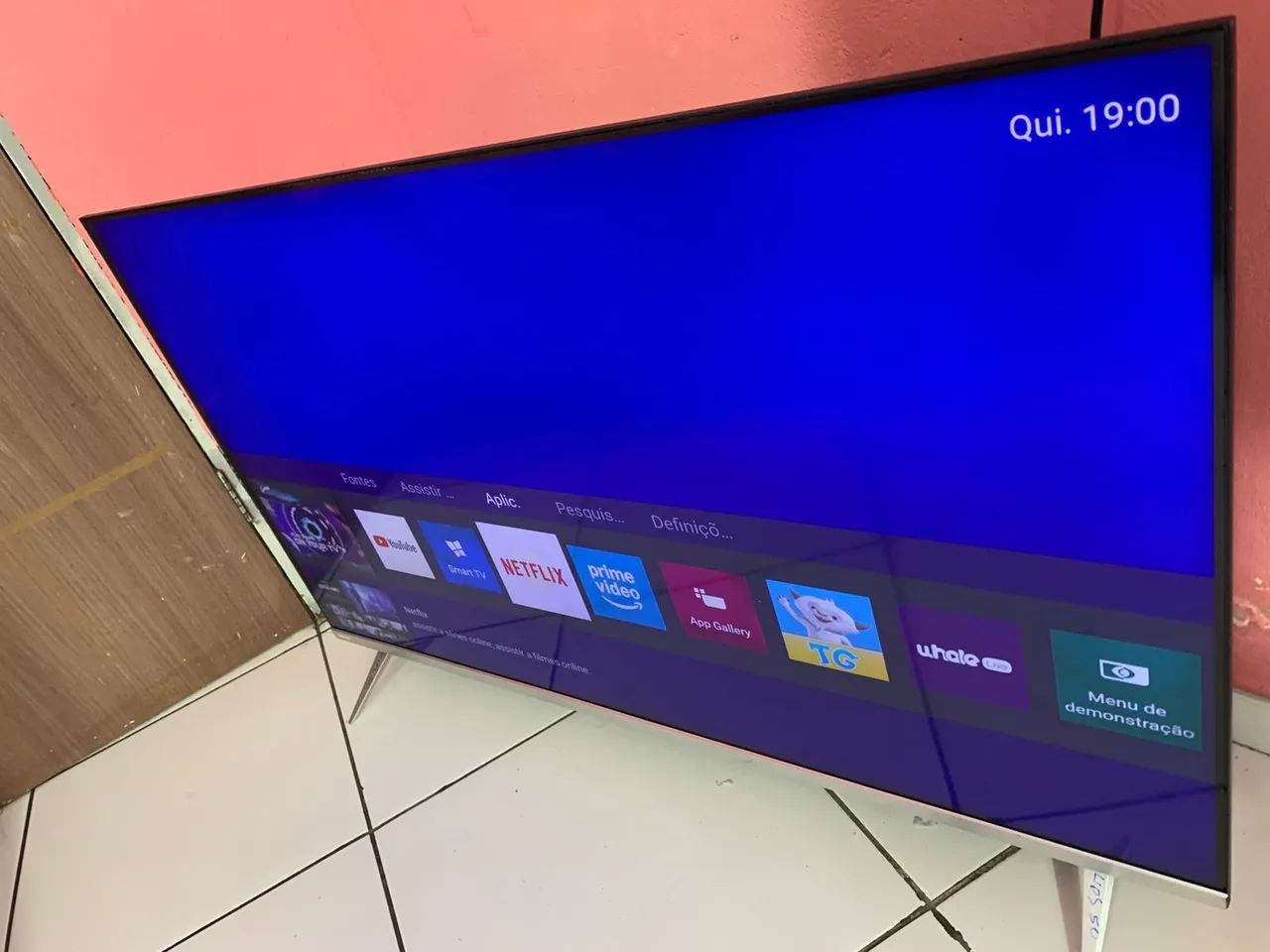 Smart TV Philips 50 polegadas 4K borda infinita completa - Foto 3