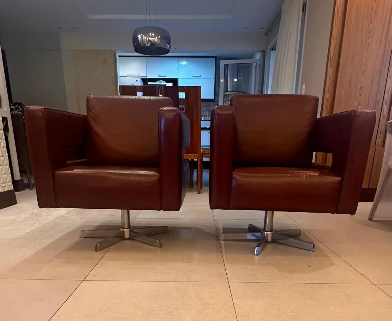 Poltronas couro 