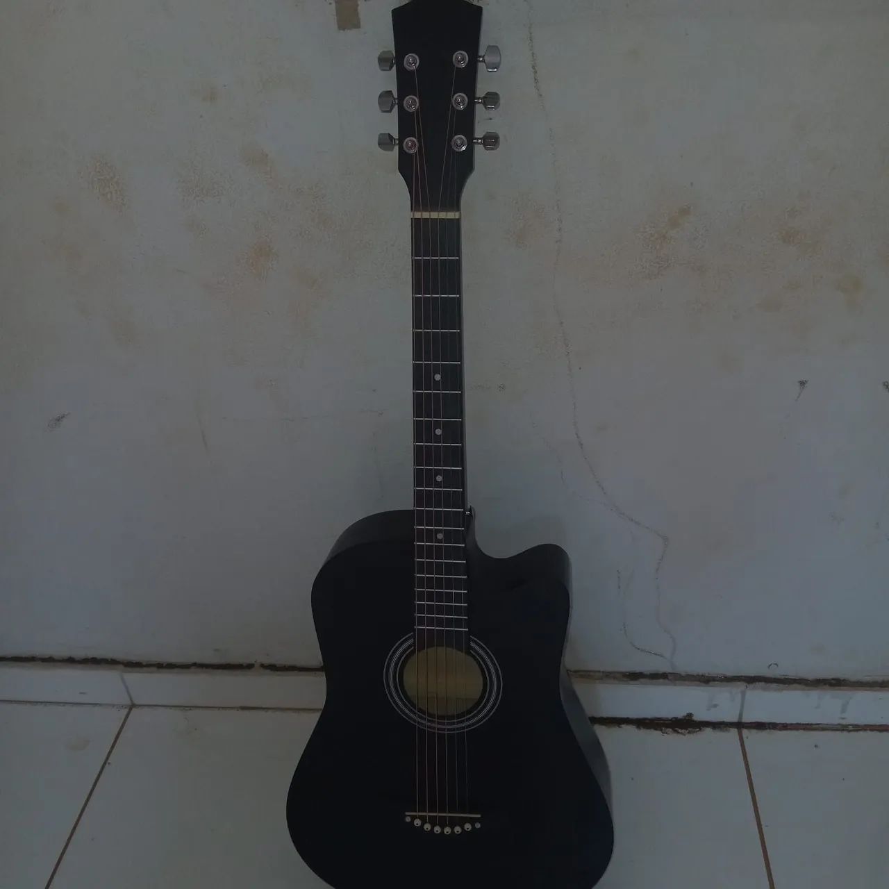 Vende-se este violão 