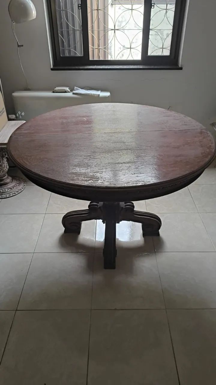 Mesa Redonda Madeira Maciça Entalhada com Extensor - Estilo Colonial