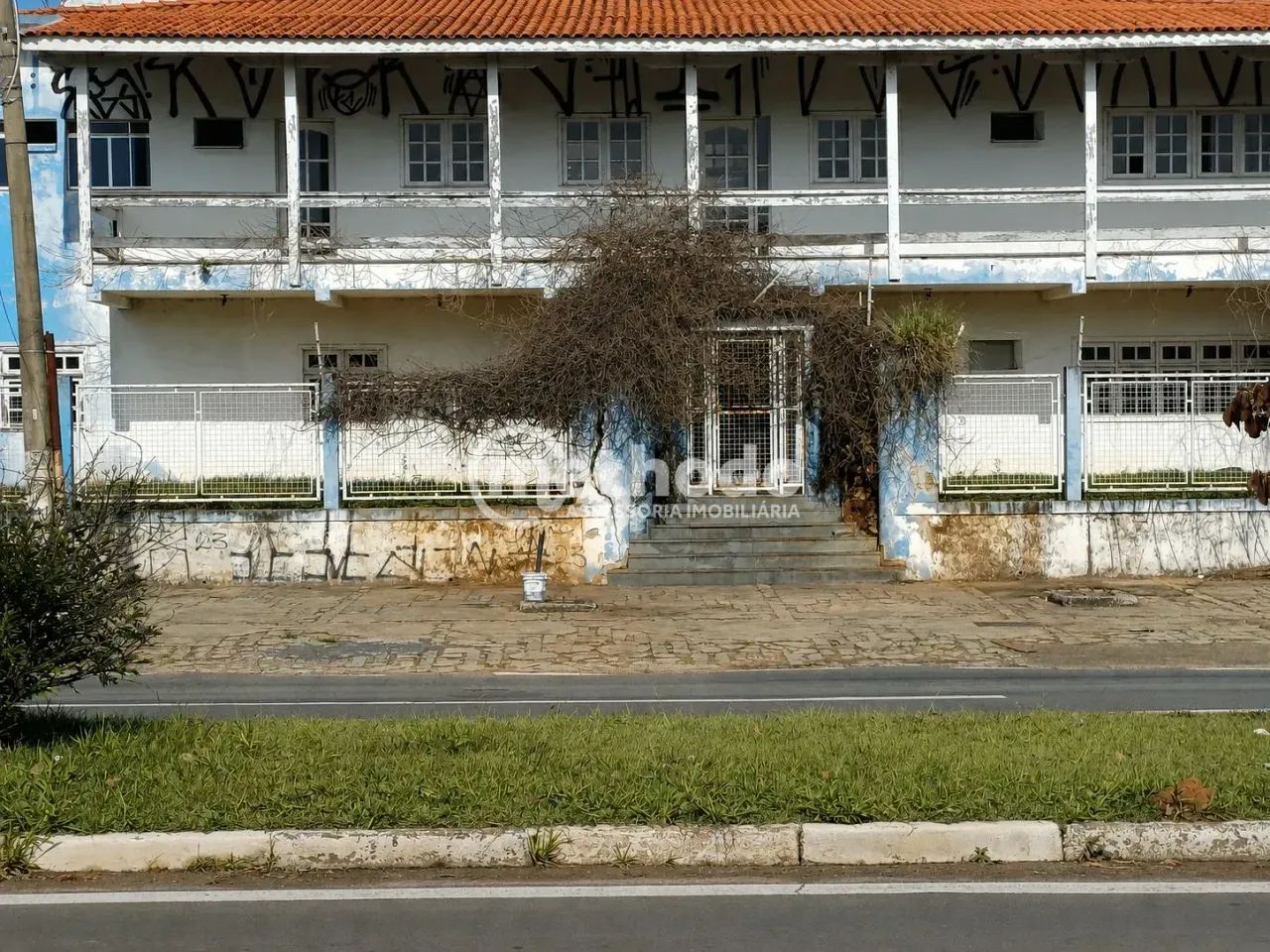 Prédio Comercial com 1.100m² para Locação em Sousas  Campinas/SP