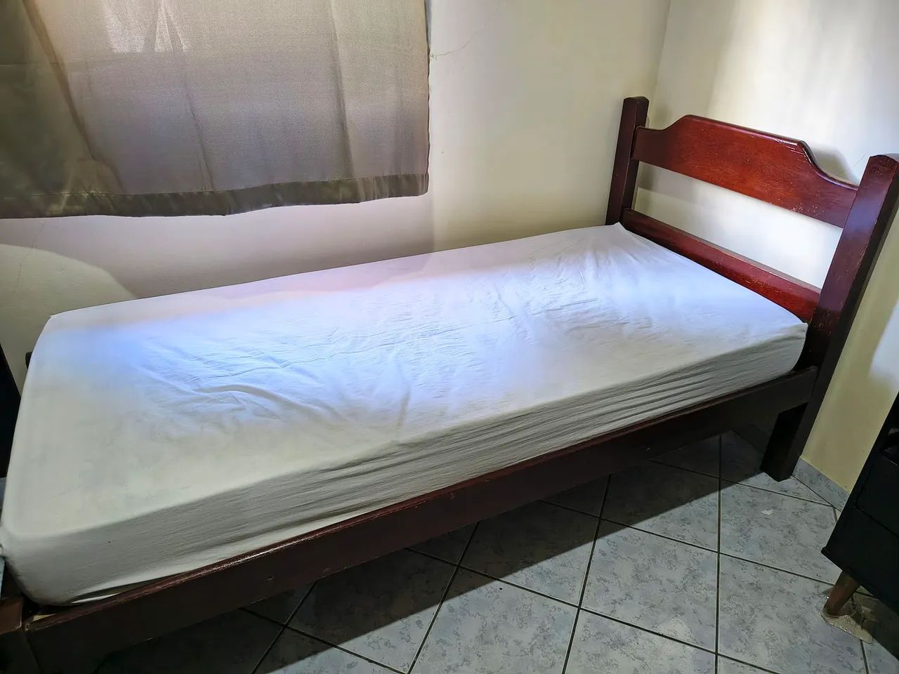 Cama solteiro - madeira maciça + colchão Castor D45
