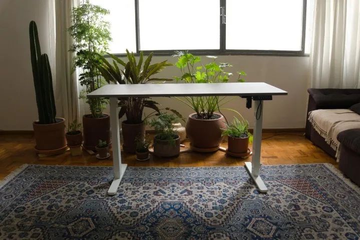 Mesa com regulagem de altura