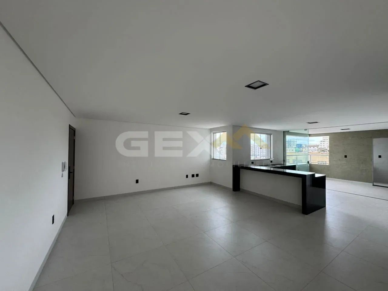 Apartamento à venda no Centro, 3 quartos, 1 suíte e 2 vagas. - Foto 2